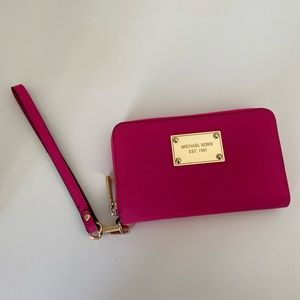 Michael Kors Wristlet Wallet (pink)
